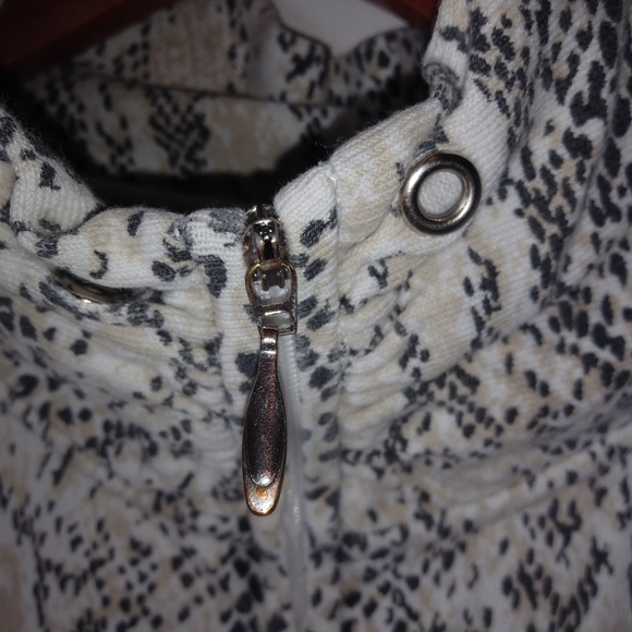 Soma L Creme Snakeskin Zip Up Athletic Jacket - Picture 7 of 9